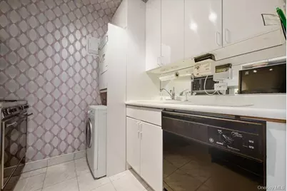 27010 Grand Central Parkway #21M, Floral Park, NY 11005 - Photo 8