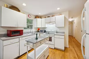 9 Shinnecock Ave, East Quogue, NY 11942 - Photo 18