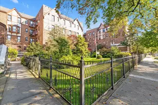 160-15 Powells Cove Blvd, Whitestone, NY 11357 - Photo 12