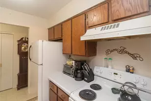 1003 Cherry Hill Dr, Poughkeepsie, NY 12603 - Photo 10