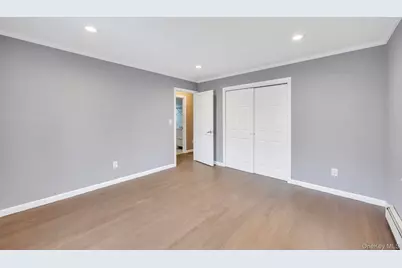 390 Parkside Court, Copiague, NY 11726 - Photo 16