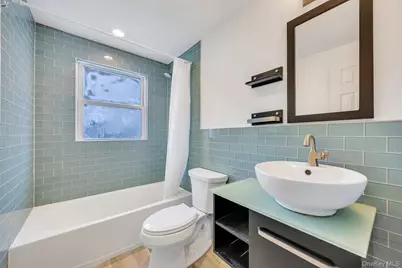390 Parkside Court, Copiague, NY 11726 - Photo 12