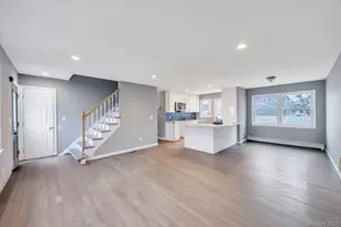 390 Parkside Ct, Copiague, NY 11726 - Photo 4