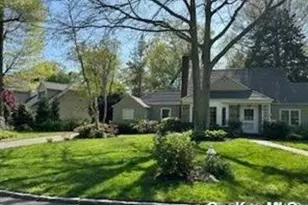 41 Woodbine Rd, East Hills, NY 11577 - Photo 2