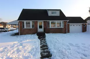 76 Vincent Rd, Hicksville, NY 11801 - Photo 2