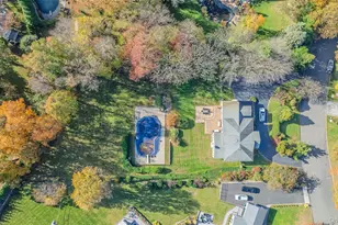 37 Peppermill Ln, Dix Hills, NY 11746 - Photo 4