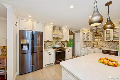 62 14th Street, Hicksville, NY 11801 - Photo 10