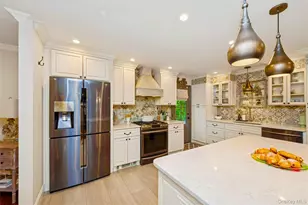 62 14th St, Hicksville, NY 11801 - Photo 10