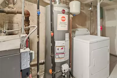 229 E Hawthorne Avenue, Valley Stream, NY 11580 - Photo 16