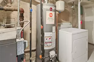 229 E Hawthorne Ave, Valley Stream, NY 11580 - Photo 16