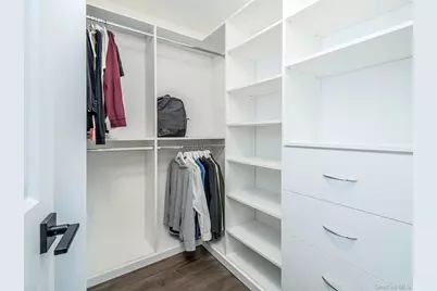 11 Maple Street, Glenwood Landing, NY 11547 - Photo 32