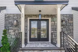 11 Maple St, Glenwood Landing, NY 11547 - Photo 4