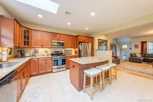 18 Kennsington Ct, Riverhead, NY 11901 - Photo 4