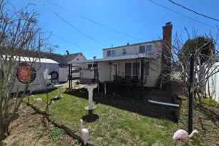 19 Curve Ln, Levittown, NY 11756 - Photo 2