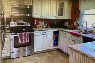 54 Robert St, Freeport, NY 11520 - Photo 6