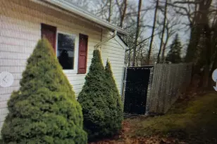 4 Forest St, Ronkonkoma, NY 11779 - Photo 8