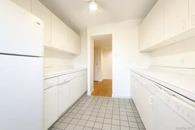 7 Terrace #3H, Great Neck, NY 11021 - Photo 18