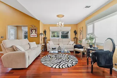 31 Grand Central Avenue, Amityville, NY 11701 - Photo 6