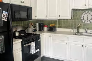 9 Commodore Cir, Port Jefferson Station, NY 11776 - Photo 4