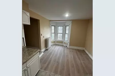 25 S Clinton Avenue, Bay Shore, NY 11706 - Photo 4