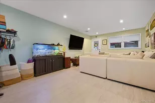 1800 Carlisle Pl, Merrick, NY 11566 - Photo 24