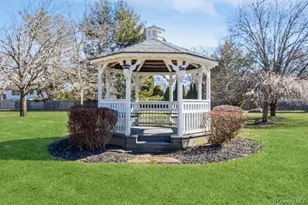 22 Knolls Dr, Stony Brook, NY 11790 - Photo 24