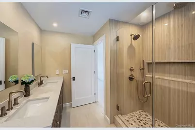 4 Pine Tree Court, East Quogue, NY 11942 - Photo 10