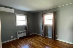 42 Dakota St, Hicksville, NY 11801 - Photo 4