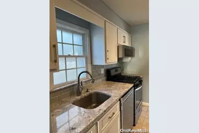 42 Dakota Street, Hicksville, NY 11801 - Photo 2