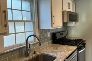 42 Dakota St, Hicksville, NY 11801 - Photo 2