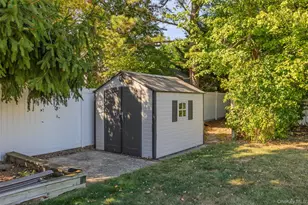 4 Lisa Ct, Medford, NY 11763 - Photo 34