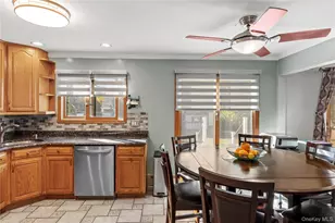 4 Lisa Ct, Medford, NY 11763 - Photo 8