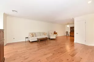 142 I U Willets Rd, Albertson, NY 11507 - Photo 14