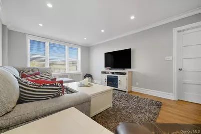 55 Lenox Road #2V, Rockville Centre, NY 11570 - Photo 8