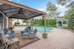 74 Loop Dr, Sayville, NY 11782 - Photo 34