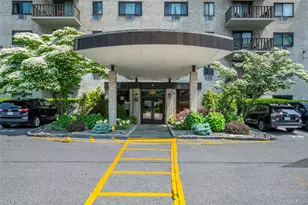 666 Pelham Rd, New Rochelle, NY 10805 - Photo 4