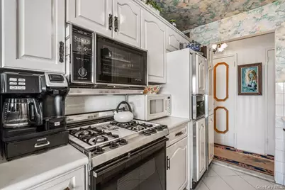 166-25 Powells Cove Boulevard #19G, Whitestone, NY 11357 - Photo 12