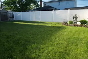 2082 Renfrew Ave, Elmont, NY 11003 - Photo 12