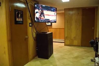 2082 Renfrew Avenue, Elmont, NY 11003 - Photo 34