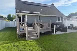 2082 Renfrew Ave, Elmont, NY 11003 - Photo 2