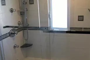 2082 Renfrew Ave, Elmont, NY 11003 - Photo 22