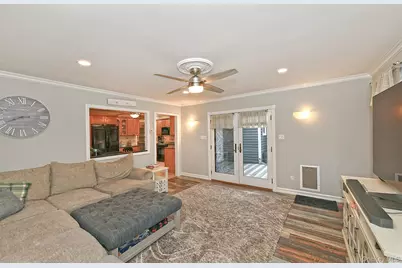 84 Bruce Avenue, Hicksville, NY 11801 - Photo 10