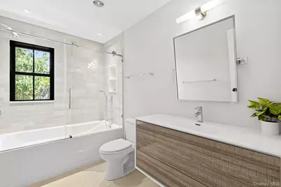 60 Franklin Avenue, Quiogue, NY 11978 - Photo 10