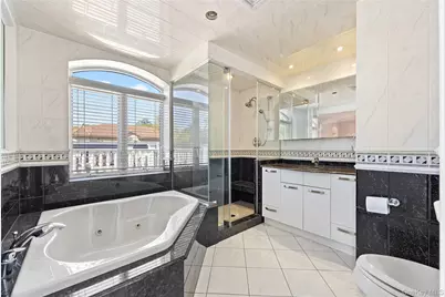 6435 Marathon Parkway, Little Neck, NY 11362 - Photo 18