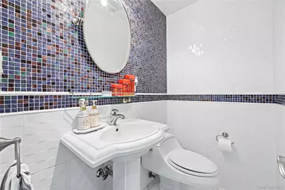 6435 Marathon Parkway, Little Neck, NY 11362 - Photo 16