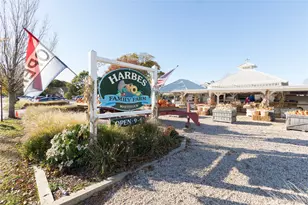 1995 Ruth Rd, Mattituck, NY 11952 - Photo 22