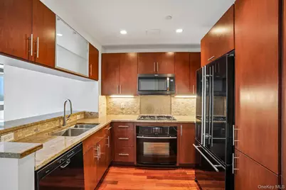 175 Huguenot Street #2404, New Rochelle, NY 10801 - Photo 4