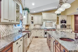 1023 Maple Ln, New Hyde Park, NY 11040 - Photo 4