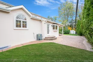 1023 Maple Ln, New Hyde Park, NY 11040 - Photo 20