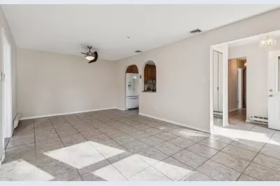 5 Fredricksburg Court, Coram, NY 11727 - Photo 2